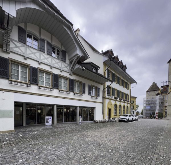 Vue sur l'entrée du magasin Zanotta à Morat